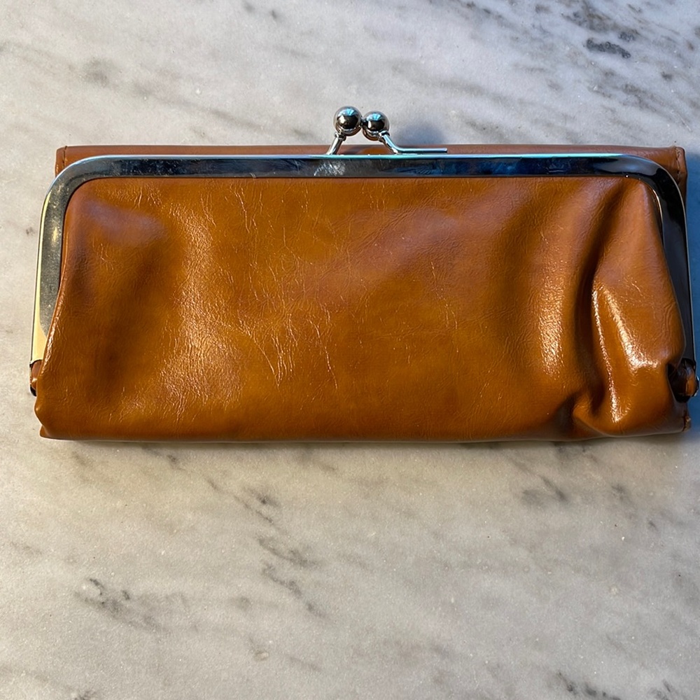 Braciano clutch, tan, soft, very good condition. 4x8